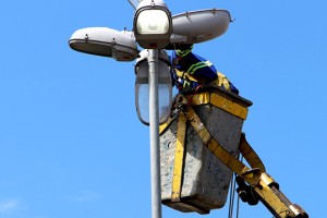 Munícipe pode solicitar troca de lâmpada na iluminação pública pela internet